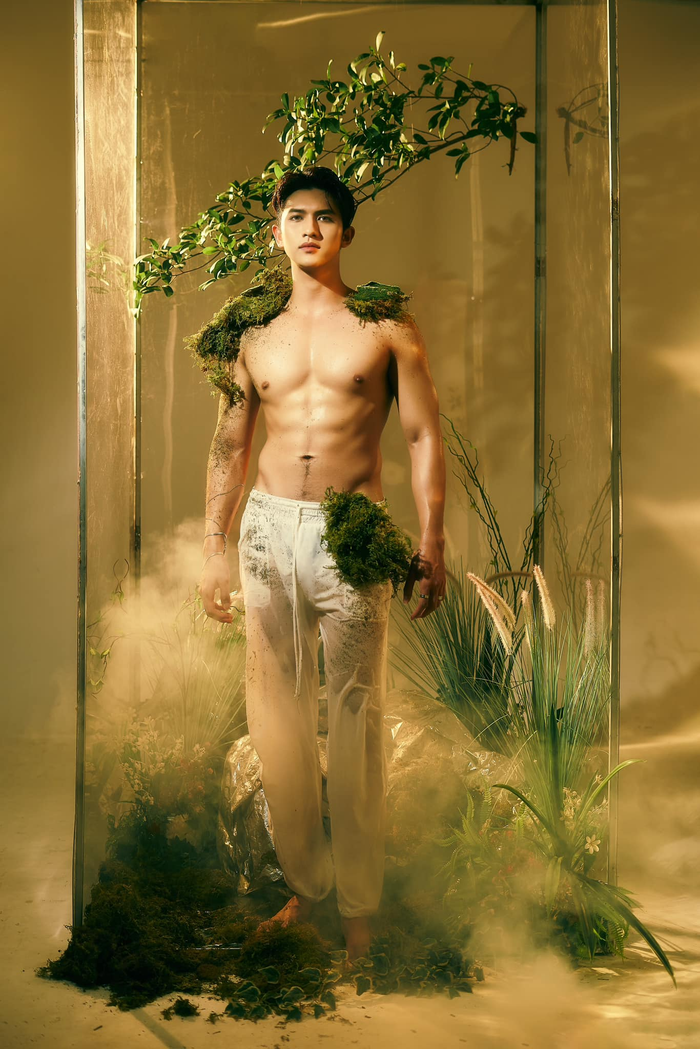 Sau cuộc thi, anh chàng mới đây quyết tâm lấn sân sang âm nhạc, ra mắt MV Sắc hương.&nbsp;