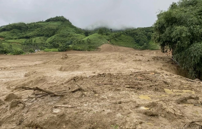 Toàn bộ 35 ngôi nhà thôn Làng Nủ, xã Phúc Khánh bị vùi lấp hoàn toàn.