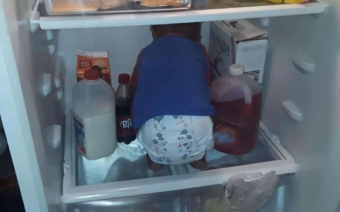 Cả nhà tá hoả đi tìm con khi không thấy bóng dáng đâu, vừa mở cửa tủ lạnh đã giật mình Ảnh 2