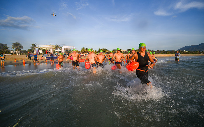 Độc đáo giải bơi biển quốc tế ở Cam Ranh thu hút hơn 1000 người Ảnh 2