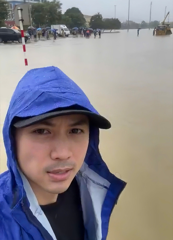 Hoàng Anh Vũ có mặt tại Tuyên Quang - Yên Bái tham gia vào hoạt động cứu trợ.