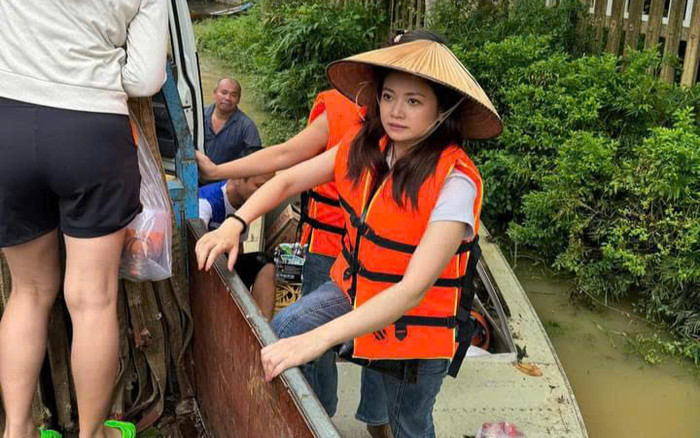 Nhiều sao Việt đi cứu trợ người dân vùng lũ lụt Ảnh 2