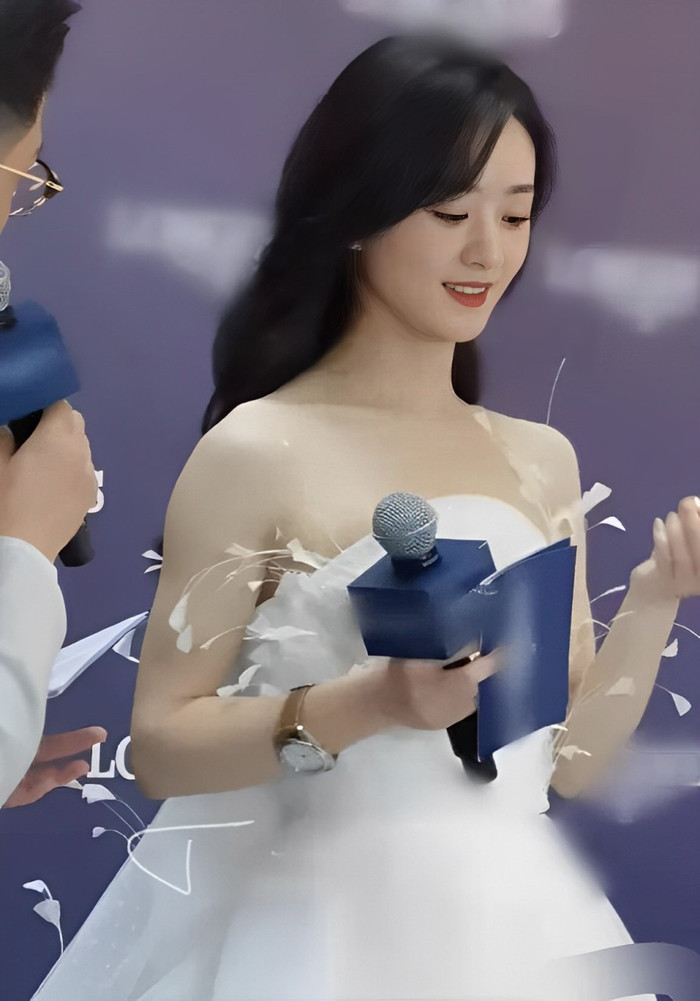 Triệu Lệ Dĩnh nhiều lần bị soi bắp tay to.