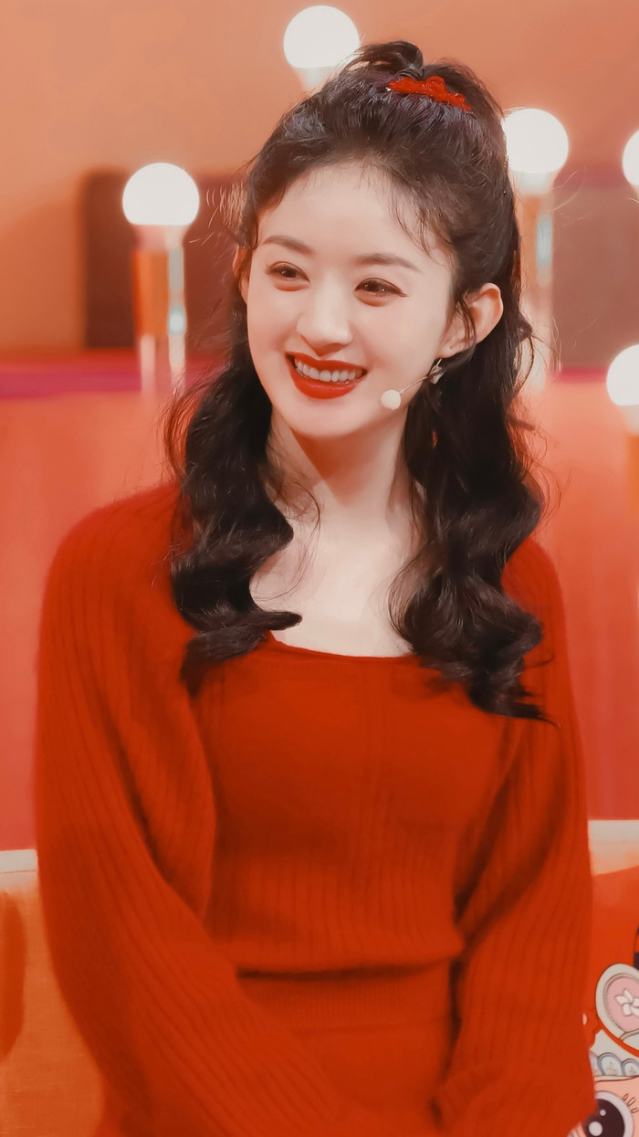 Không chỉ là một diễn viên tài năng, Triệu Lệ Dĩnh lấy được thiện cảm của cư dân mạng khi trở thành một người mẹ tốt. 