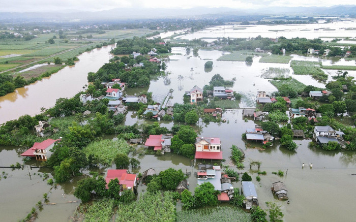Một ngôi làng ở Thanh Hóa bị cô lập do nước sông Bưởi dâng cao Ảnh 2
