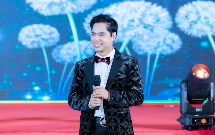 Danh ca Ngọc Sơn vay tiền con trai để chung tay giúp đỡ bà con ở vùng lũ Ảnh 2