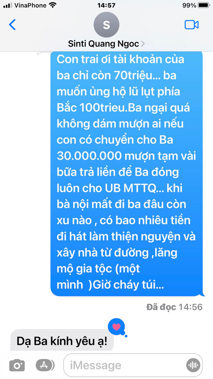 Danh ca Ngọc Sơn hạnh phúc khi có con trai nuôi thấu hiểu, ủng bộ bố chung tay giúp đỡ bà con ở vùng lũ. Ảnh: FBNV