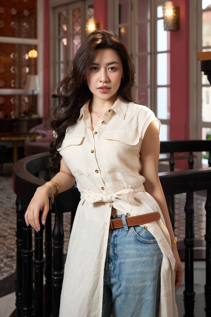 Quyên Qui hiện hoạt động trong showbiz Việt với vai trò diễn viên. Gần đây, Quyên Qui gây chú ý khi trở thành một trong những mỹ nhân tại show hẹn hò thực tế 'Đảo Thiên Đường - Paradise Island'. 