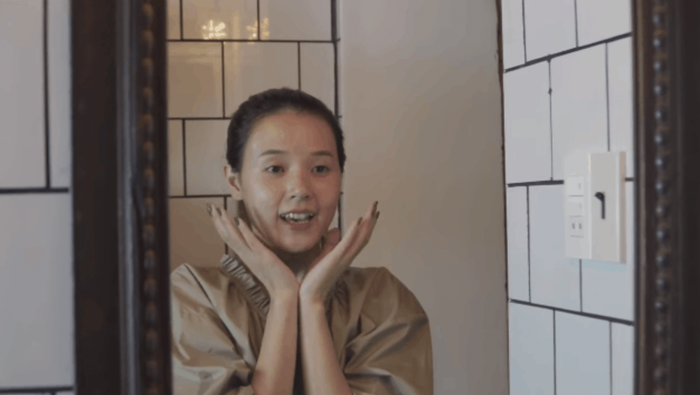 Midu kết hợp sử dụng toner, serum để cung cấp độ ẩm cho da.