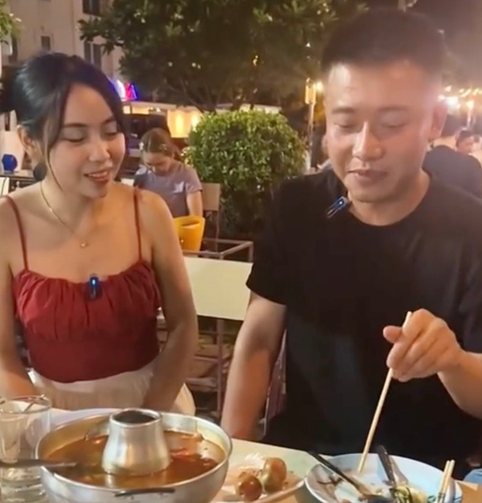 Thời gian qua, Quang Linh Vlogs liên tục được 'đẩy thuyền' với Maysaa, một nữ du học sinh người Lào nổi tiếng trên TikTok.