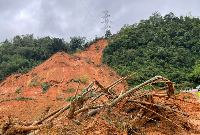 Hiện trường vụ sạt lở. (Ảnh: Ca Thành/VnExpress).