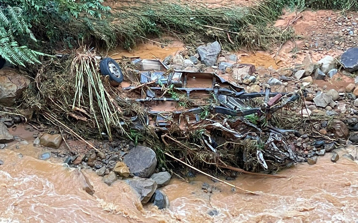 Phát hiện 21 thi thể quanh xe khách bị lũ cuốn trôi Ảnh 2