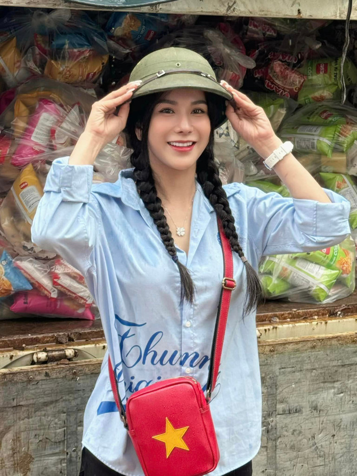 Showbiz 12/9: Ngoài Diệp Lâm Anh, nhiều nghệ sĩ cũng đang tích cực quyên góp, gửi nhu yếu phẩm đến bà con ở các khu vực bị ảnh hưởng do bão, lũ. Ảnh: FBNV