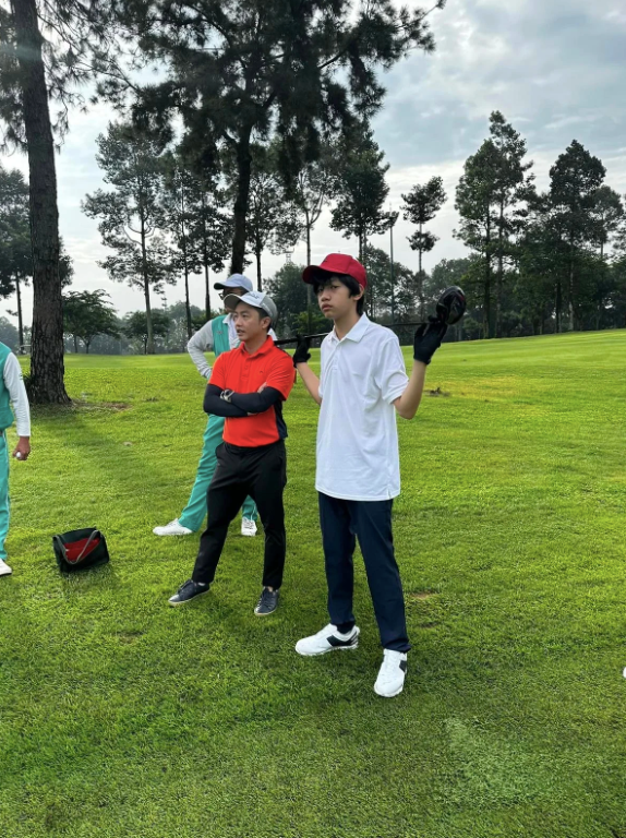 Từ nhỏ, con trai Cường Đô La được bố mẹ đầu tư cho tiếp xúc với nhiều bộ môn thể thao của giới nhà giàu. 