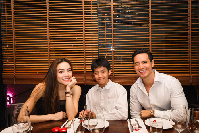 Nhóc tỳ có mối quan hệ vô cùng thân thiết với Kim Lý (chồng Hồ Ngọc Hà) và Đàm Thu Trang (vợ Cường Đô La). 