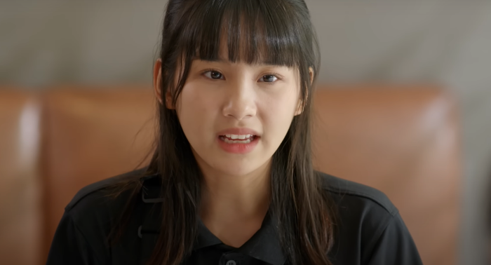 Thu Hà Ceri nhận chỉ trích vì diễn xuất quá lố trong những tập phim Đi giữa trời rực rỡ gần đây. 