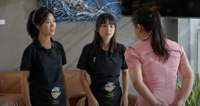 Khán giả chỉ ra sự chênh lệch trong khả năng diễn xuất của Thu Hà Ceri và bạn diễn trong Đi giữa trời rực rỡ. 