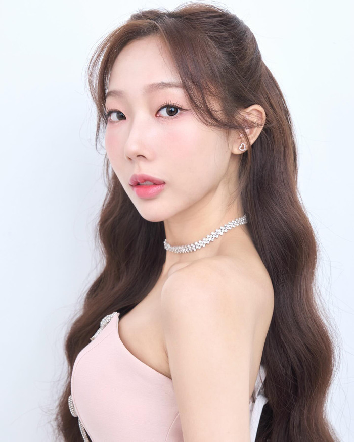 Sử dụng phương pháp tiêm filler và botox giúp gương mặt của Yuna Vũ thọn gọn và ít có dấu hiệu lão hóa hơn.