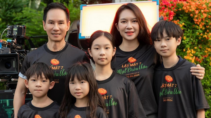 Gia đình đạo diễn Lý Hải và nhiều nghệ sĩ Việt chung tay giúp đỡ đồng bào đang gặp khó khăn do thiên tai.