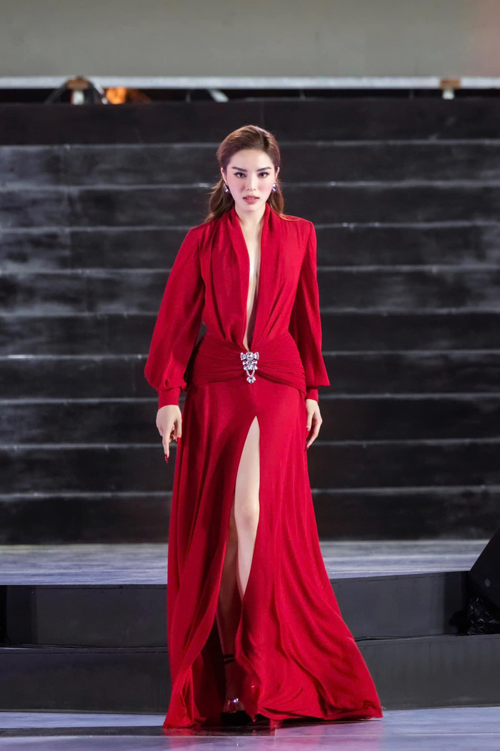 Không thể phủ nhận ánh mắt rực lửa, tinh thần 'thi đấu' của Kỳ Duyên đang ngày càng cháy bỏng hơn bao giờ hết. Ảnh: FBNV