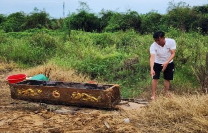 Hiện trường vụ trộm mộ đòi 5 tỷ đồng.