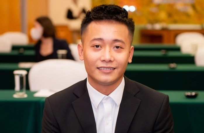 Quang Linh Vlogs và team châu Phi trích 300 triệu từ doanh thu ủng hộ cứu trợ bão lũ. 