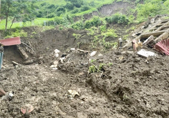 Hiện trường sạt lở nhà bán trú (Ảnh: Báo Lào Cai).