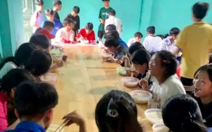 Thêm một kỳ tích ở Lào Cai: Tìm thấy 142 cô trò thoát hiểm ngoạn mục trước thời khắc quả đồi đổ sụp Ảnh 2