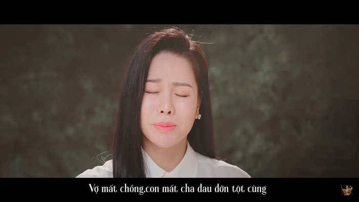 Nhật Kim Anh rơi nước mắt khi thể hiện ca khúc này.