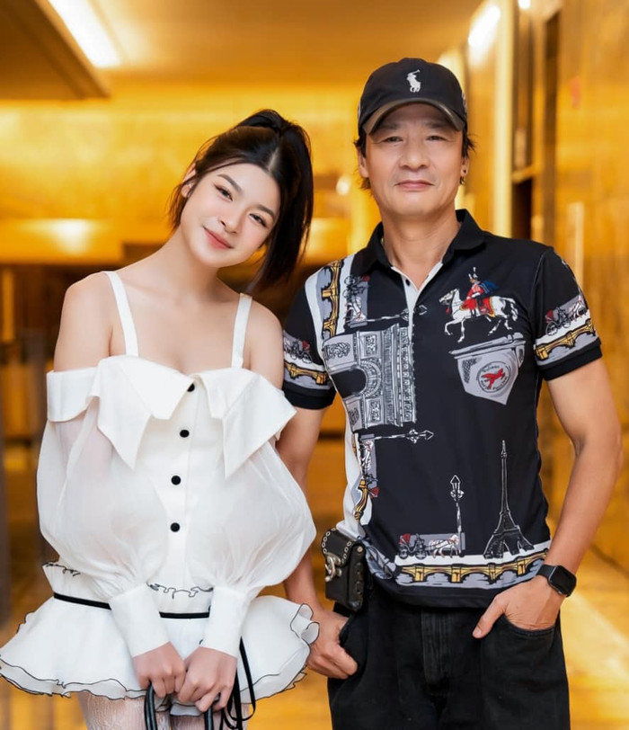 Võ Hoài Nam thường xuyên có mặt tại phim trường theo dõi con gái diễn xuất.