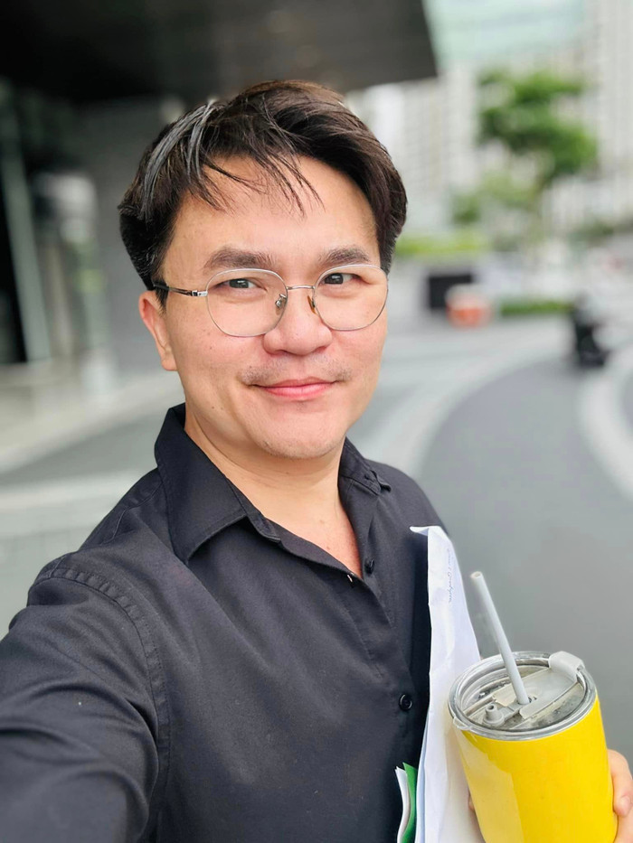 Nam Mc cho biết anh cứu trợ bằng tiền túi cũng như làm cùng những người bạn thân, không kêu gọi quyên góp. 