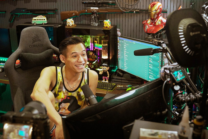 Độ Mixi là streamer nổi tiếng nhất Việt Nam. Anh thu hút đông đảo người hâm mộ vì tính tình dí dỏm, chơi game hay và nhiều hoạt động từ thiện