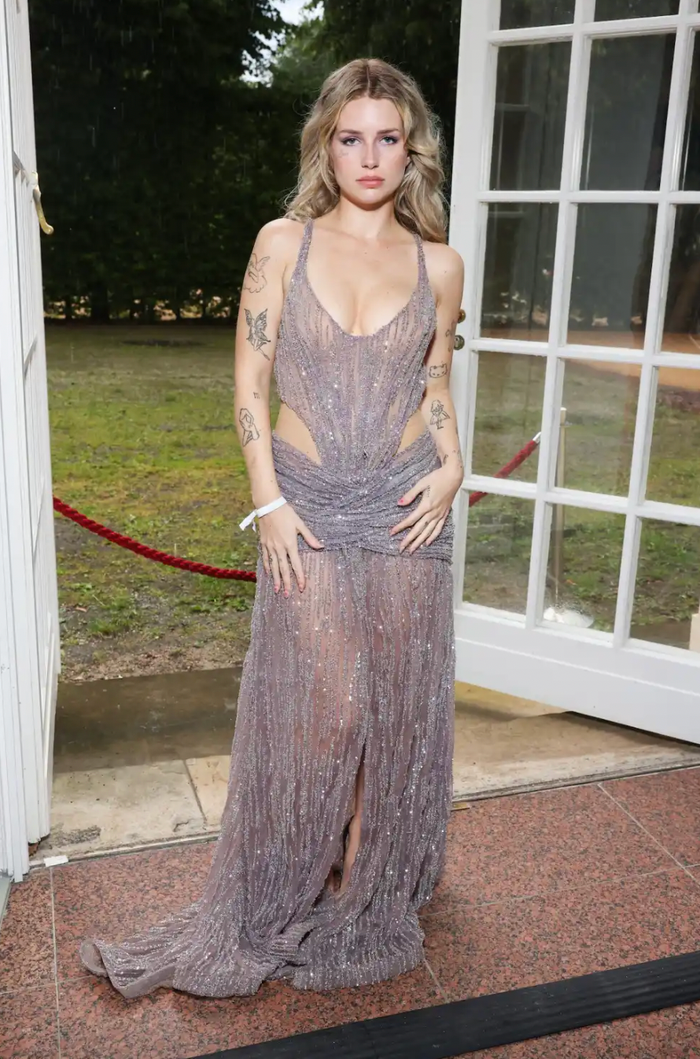 Lottie Moss - em gái Kate Moss từng sử dụng thuốc giảm cân quá liều dẫn đến tình trạng cơ thể co giật, phải nhập viện điều trị.