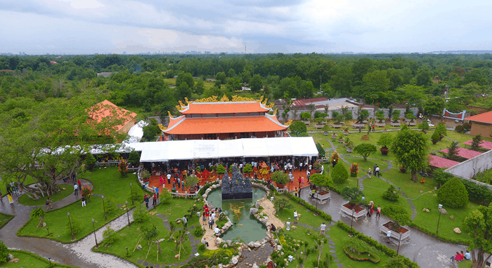 Một số hình ảnh về đền thờ Tổ nghiệp của Hoài Linh. 