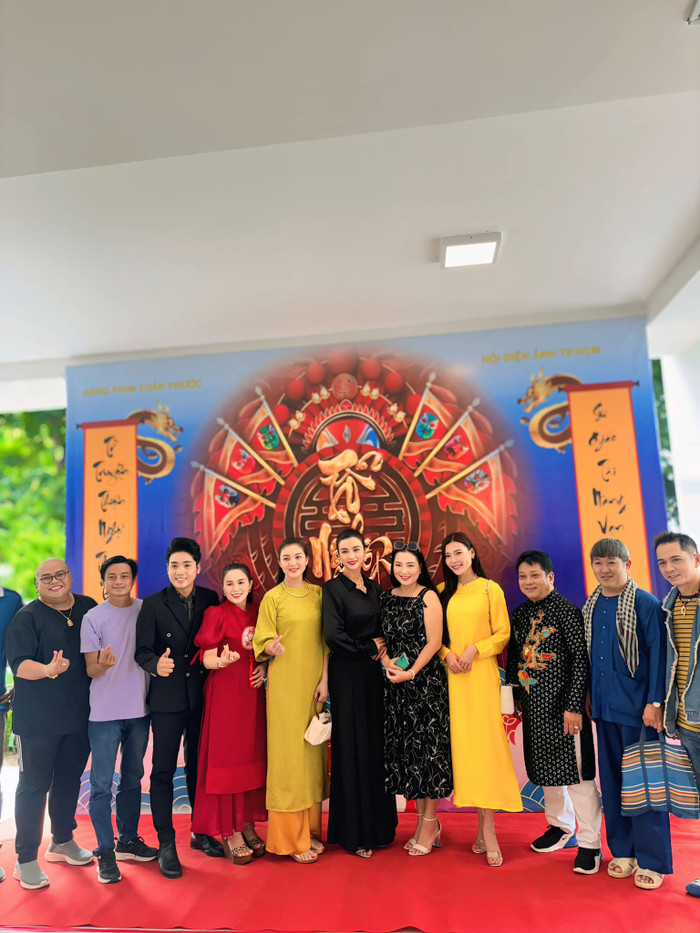 Showbiz 14/9: Dàn nghệ sĩ thể hiện sự trân trọng, biết ơn khi tham gia lễ giỗ Tổ nghề được tổ chức ở nhiều nơi. Ảnh: Facebook Thuý Diễm