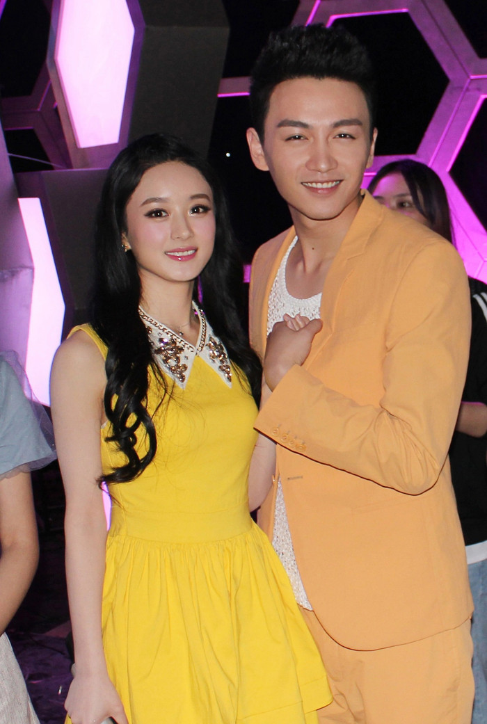 Sau khi phủ nhận, Vu Chính lại lên bài như ngầm xác nhận chuyện tình giữa Triệu Lệ Dĩnh - Trần Hiểu là có thật.