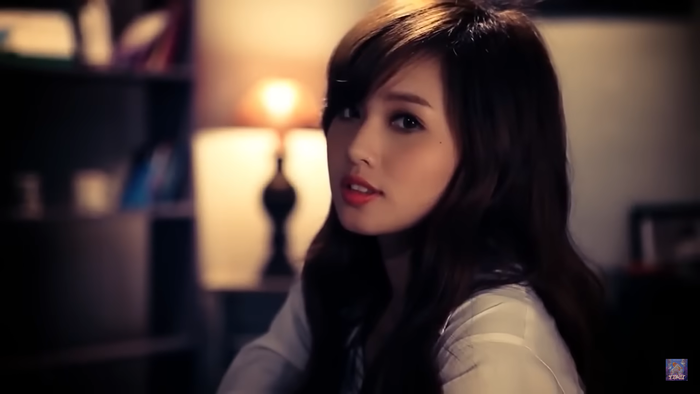 Nhan sắc 'cực phẩm' của Tâm Tít trong MV Cho em một lần yêu của Đông Nhi.