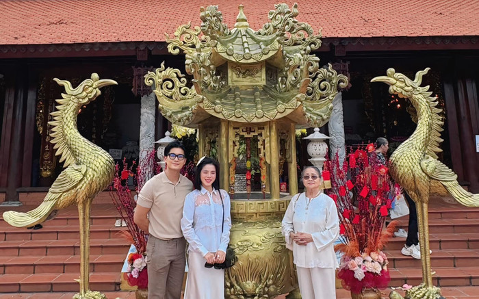 Lệ Quyên hiếm hoi nhắc đến Hoài Linh trong ngày giỗ Tổ nghề Ảnh 2