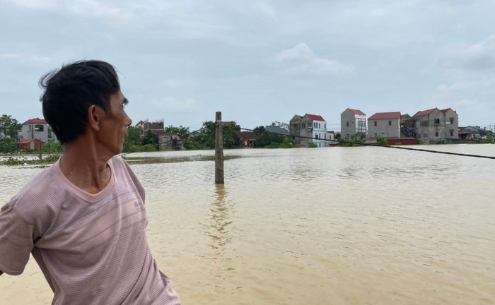 Sau khi đổ bộ miền Bắc Việt Nam, bão Yagi đã gây trận lũ lụt và sạt lở ít khi gặp trong lịch sử. Chụp tại sông Cầu - Bắc Giang.