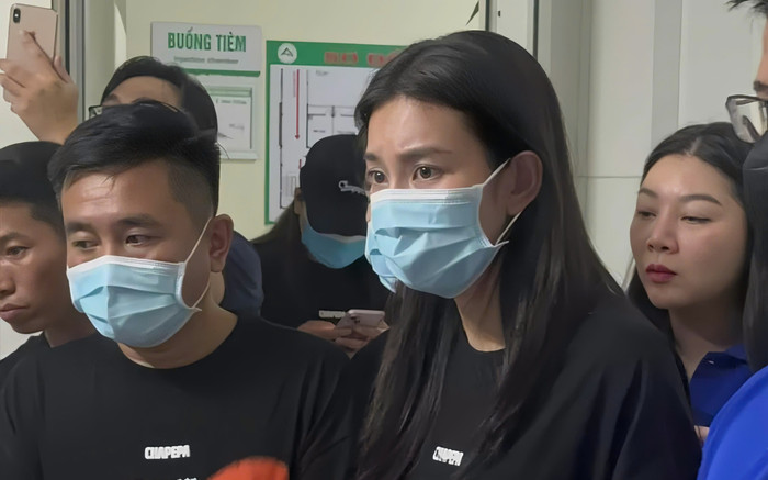 Hoa hậu Thùy Tiên trao 600 triệu đồng cứu trợ Ảnh 2