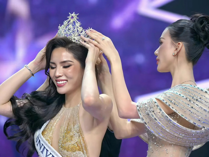 Kỳ Duyên đã chính thức đăng quang ngôi vị Miss Universe Vietnam 2024 trong đêm chung kết được tổ chức tại TP.HCM. Thời khắc này đã đánh dấu một bước ngoặt quan trọng trong cuộc đời của Kỳ Duyên. Đây là lần thứ hai Kỳ Duyên đội vương miện, sau khi cô đã giành danh hiệu Hoa hậu Việt Nam cách đây 10 năm. Với chiến thắng này, Kỳ Duyên sẽ đại diện Việt Nam tham gia Miss Universe 2024 tại Mexico vào tháng 11 tới.