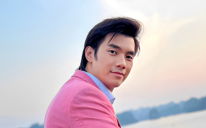 Tóm gọn khoảnh khắc Nhan Phúc Vinh 'dính như sam' với mỹ nhân gợi cảm kém 9 tuổi, danh tính gây bão Ảnh 2