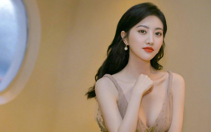Sao nữ đẹp hơn Lưu Diệc Phi kém sắc vì phẫu thuật thẩm mỹ Ảnh 2