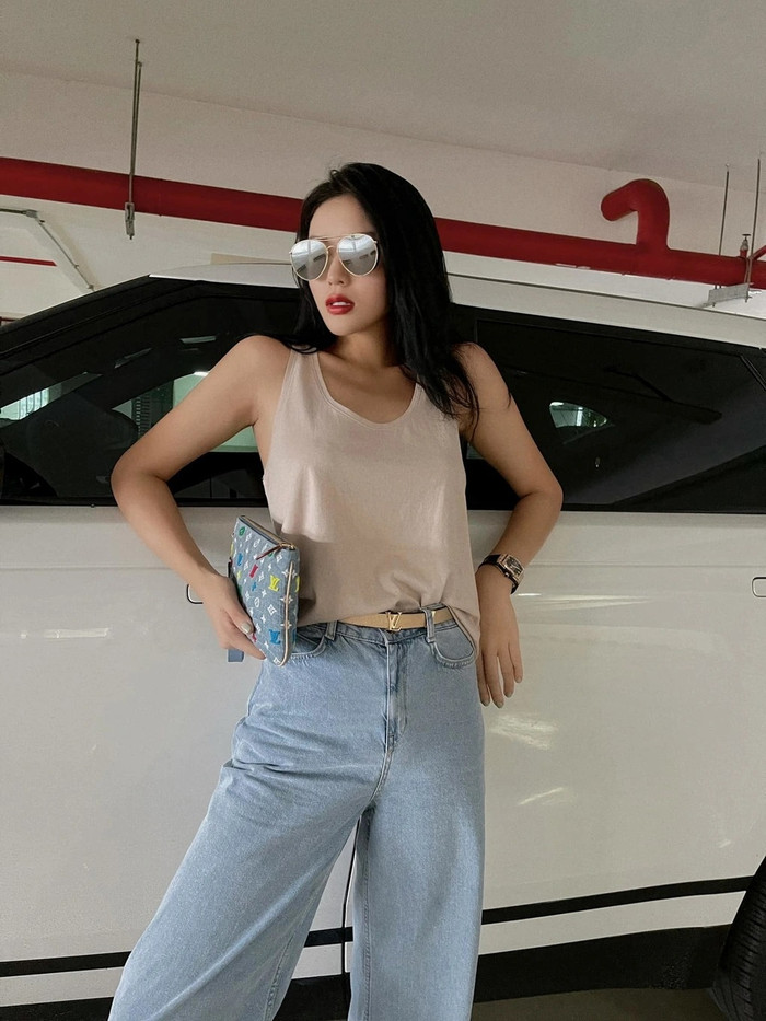 Kỳ Duyên sở hữu ô tô có giá hàng tỷ đồng. Sau một năm đăng quang, cô đã mua ô tô 10 tỷ, sau đó mua thêm một chiếc 3 tỷ. 