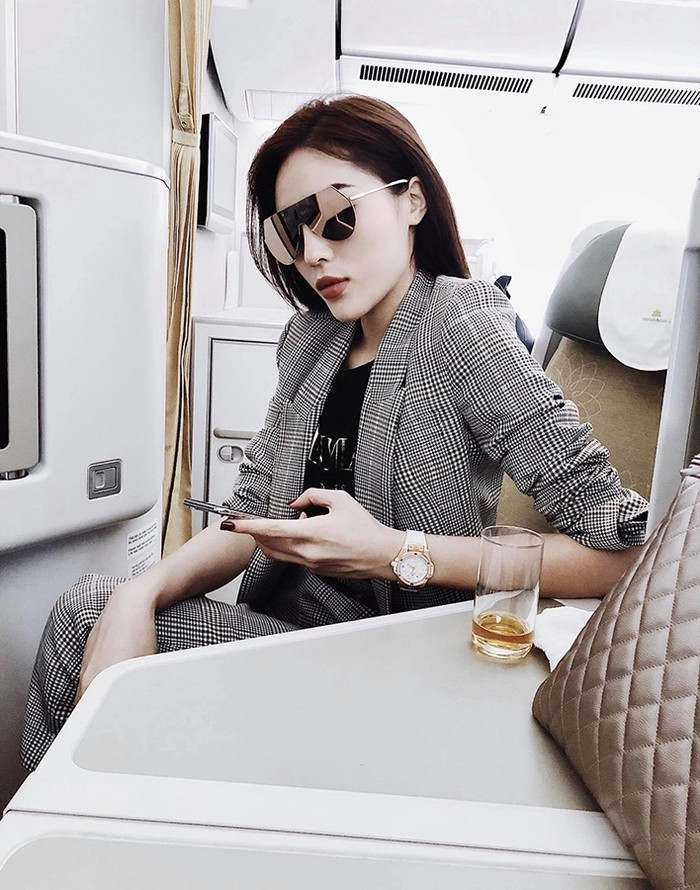 Từng bị mang mác 'gái quê', hiện Kỳ Duyên thay đổi phong cách thời trang, sở hữu nhiều hàng hiệu đắt đỏ. 