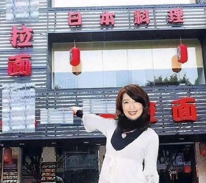 Hiện tại cô đã giải nghệ và là chủ của một quán mì.