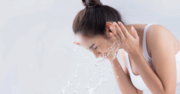 Nước khoáng có ga mang nhiều công dụng lớn cho việc chăm sóc da.