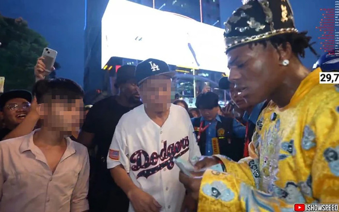 Công an thông tin vụ 2 người đàn ông 'chặt chém' YouTuber nổi tiếng ở phố đi bộ Nguyễn Huệ Ảnh 2