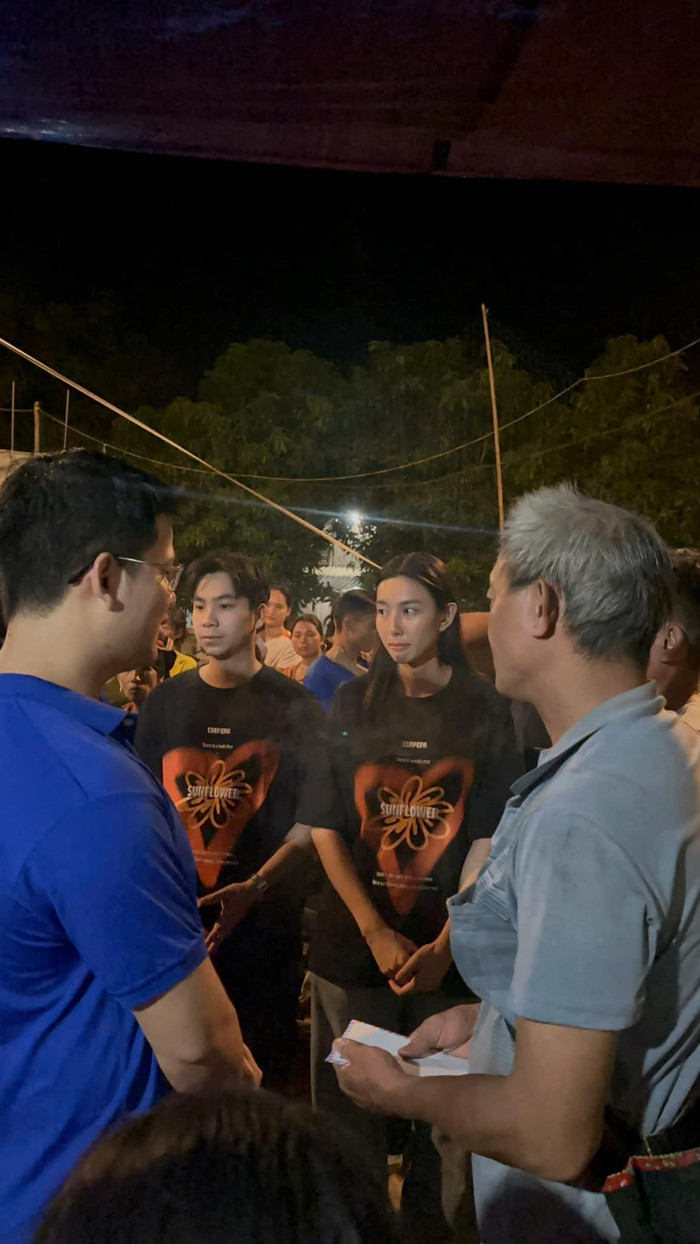 Hoa hậu Thùy Tiên đồng hành cùng team Việt - Phi của Quang Linh Vlogs trao tổng cộng 600 triệu cứu trợ bão lũ.