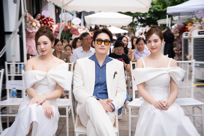 Huyền Lizzie hội ngộ Đình Tú và Quỳnh Kool tại sự kiện mới đây.